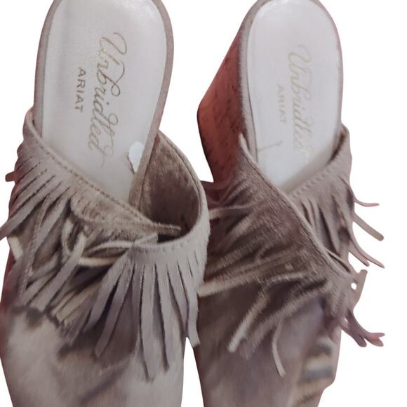 Unbridled Ariat Fringe Cork Mule 4" tan slip on heels Sz 7 good condition - Picture 4 of 7